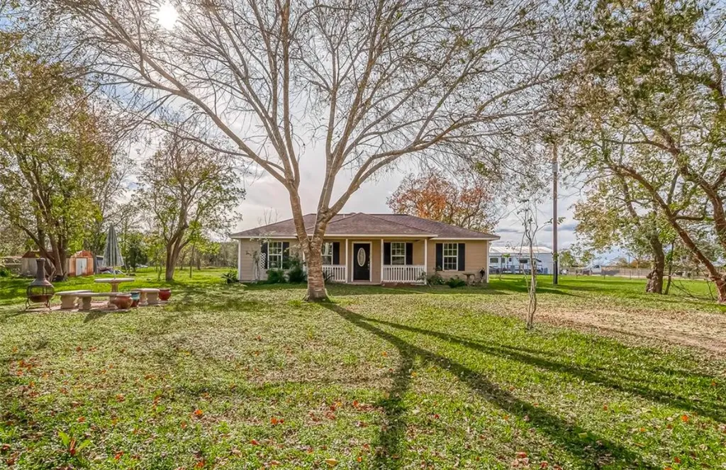 1512 Bayou Drive Bay City TX 77414