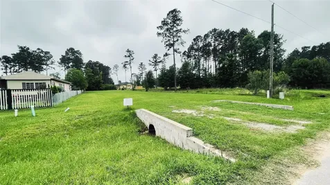 48 Road 5027 Cleveland TX 77327