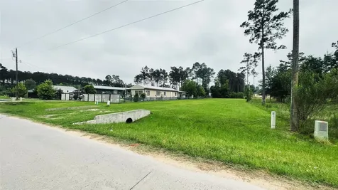 48 Road 5027 Cleveland TX 77327