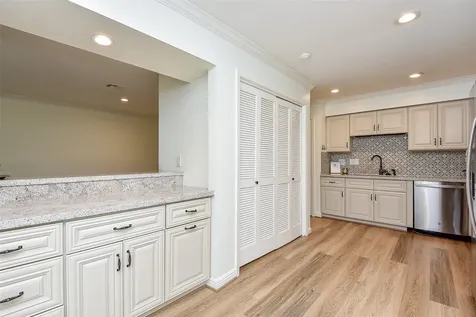 4812 Palmetto Street Bellaire TX 77401