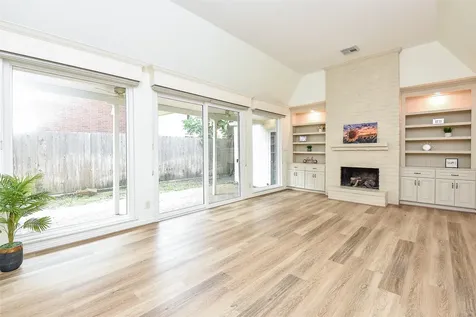 4812 Palmetto Street Bellaire TX 77401