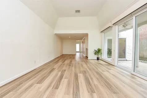 4812 Palmetto Street Bellaire TX 77401