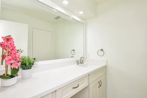 4812 Palmetto Street Bellaire TX 77401