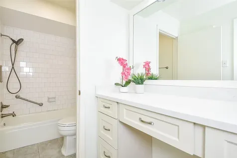 4812 Palmetto Street Bellaire TX 77401