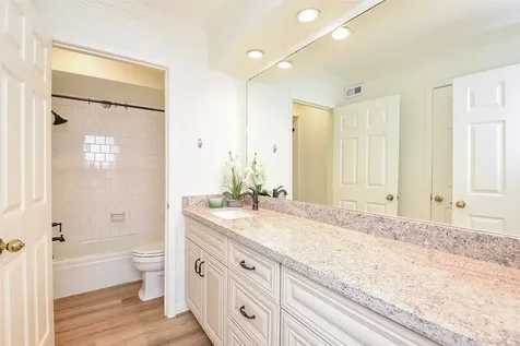 4812 Palmetto Street Bellaire TX 77401