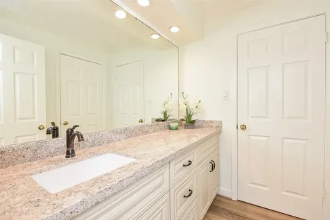 4812 Palmetto Street Bellaire TX 77401