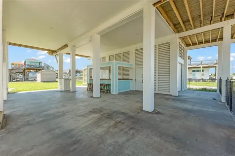 863 S Selwyn Road Crystal Beach TX 77650