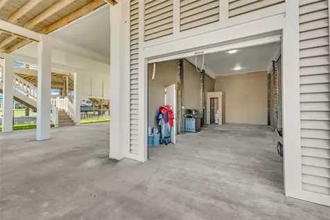 863 S Selwyn Road Crystal Beach TX 77650