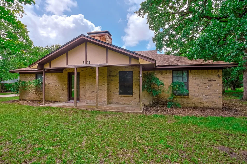 211 Brantley Lane Magnolia TX 77354