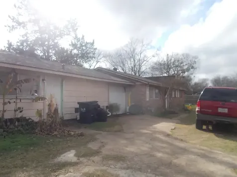 703-705 N Cottonwood Street Brenham TX 77833