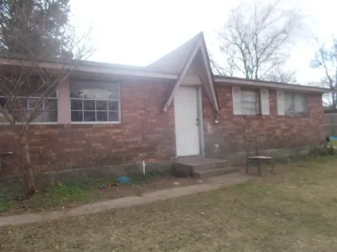703-705 N Cottonwood Street Brenham TX 77833