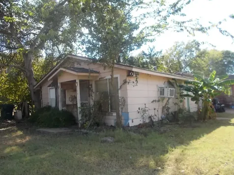 703-705 N Cottonwood Street Brenham TX 77833