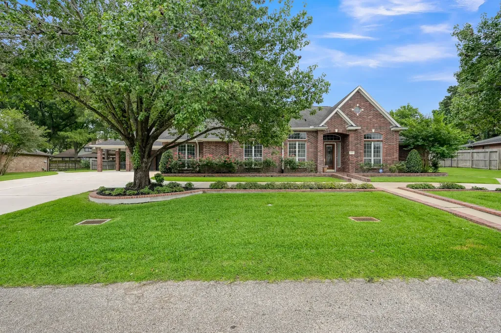 9832 W Shore Drive Willis TX 77318