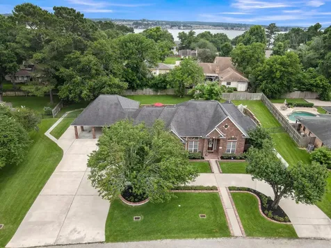 9832 W Shore Drive Willis TX 77318
