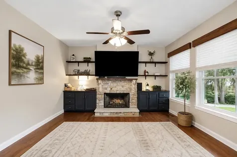 1809 Oak Wood Drive E Pearland TX 77581