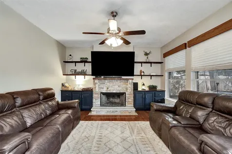 1809 Oak Wood Drive E Pearland TX 77581