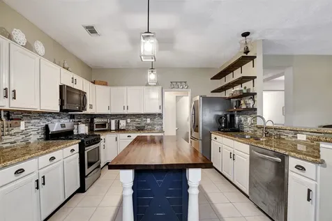 1809 Oak Wood Drive E Pearland TX 77581