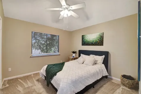 1809 Oak Wood Drive E Pearland TX 77581
