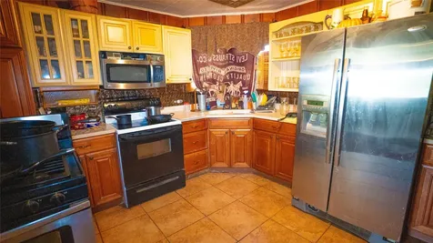 108 7th Street Palestine TX 75803