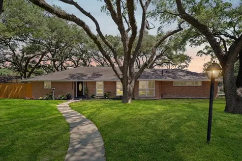7702 Nairn Street Houston TX 77074