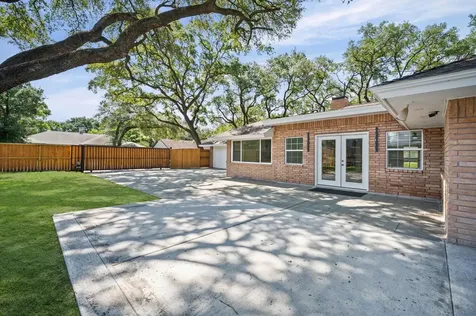7702 Nairn Street Houston TX 77074