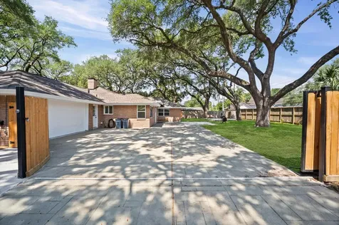 7702 Nairn Street Houston TX 77074