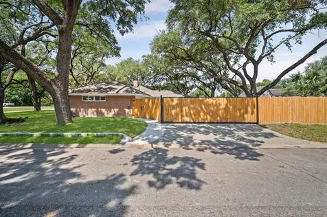 7702 Nairn Street Houston TX 77074