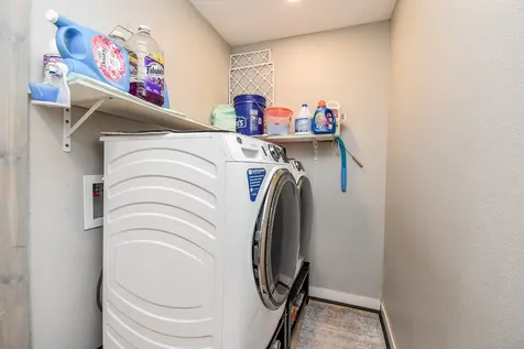 1303 W Ellaine Avenue Pasadena TX 77506