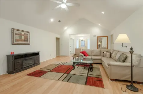 913 Cherry Hills Drive Huntsville TX 77340