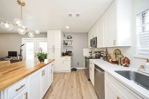 4827 Knotty Oaks Trail Houston TX 77045