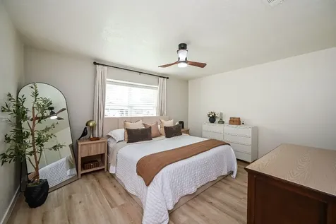 4827 Knotty Oaks Trail Houston TX 77045