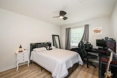 4827 Knotty Oaks Trail Houston TX 77045