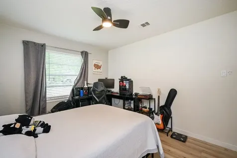 4827 Knotty Oaks Trail Houston TX 77045
