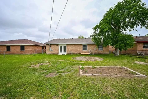 4827 Knotty Oaks Trail Houston TX 77045