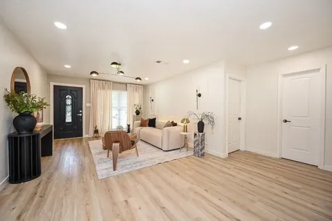 4827 Knotty Oaks Trail Houston TX 77045