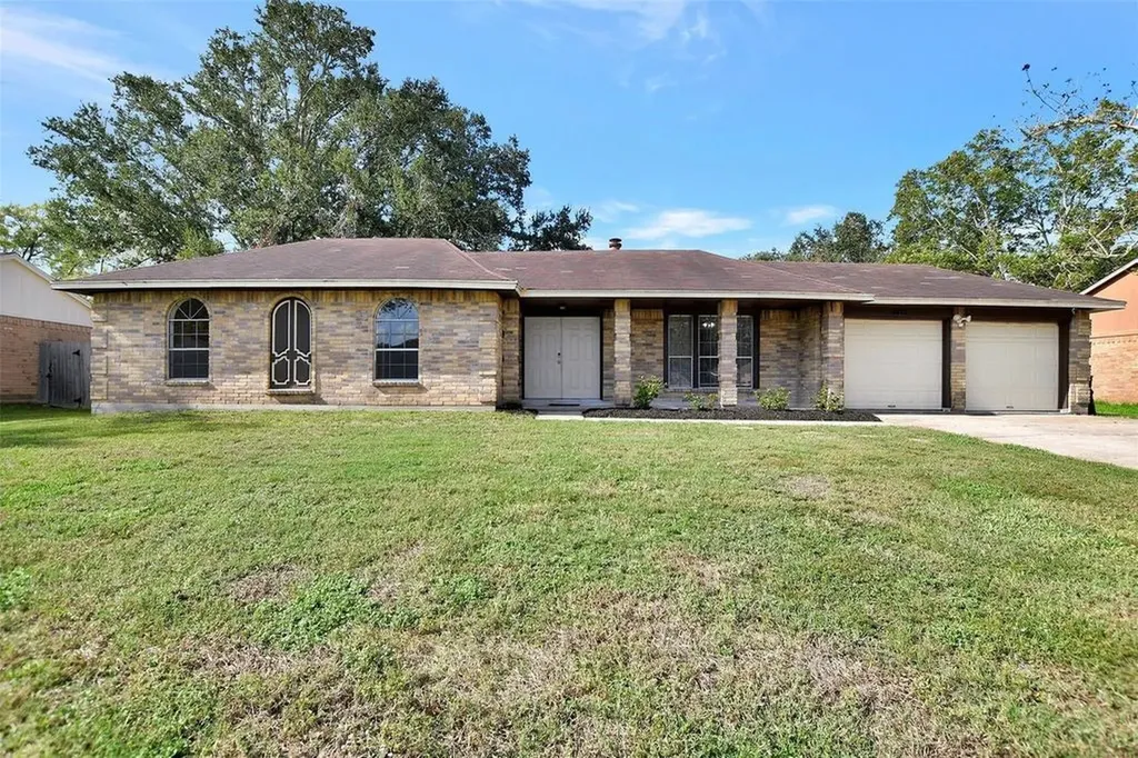 1311 Oak Hollow Drive Friendswood TX 77546