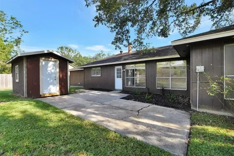 1311 Oak Hollow Drive Friendswood TX 77546