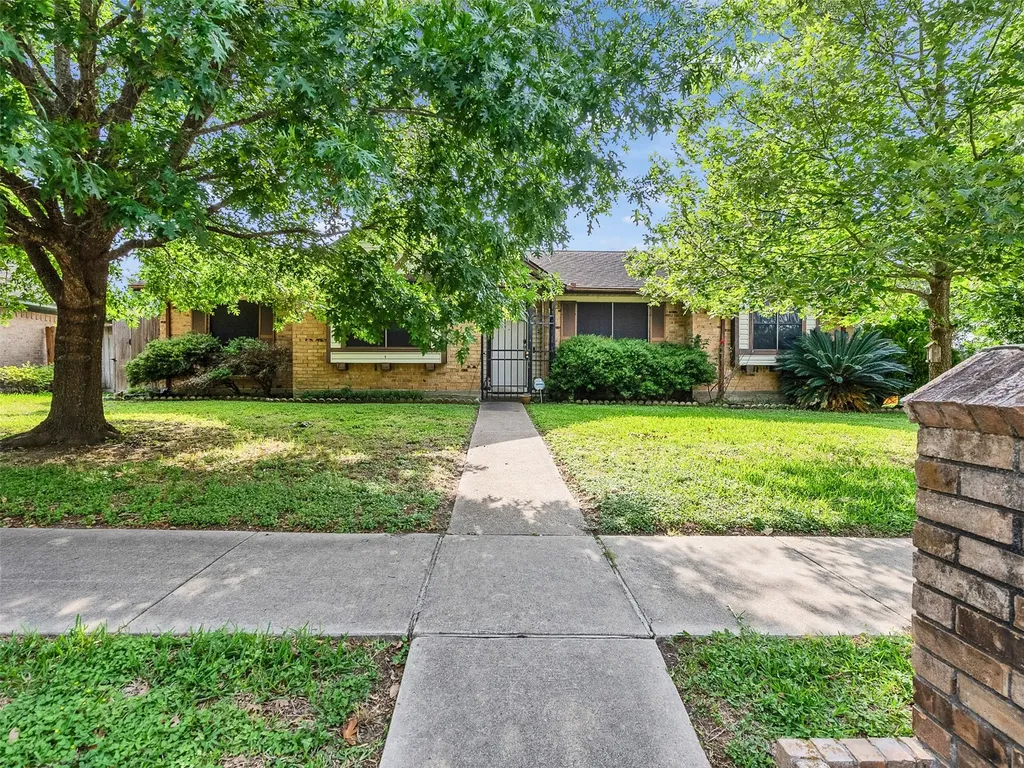 4002 Thistledown Drive Pasadena TX 77504