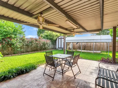 4002 Thistledown Drive Pasadena TX 77504