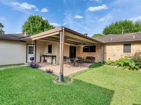4002 Thistledown Drive Pasadena TX 77504