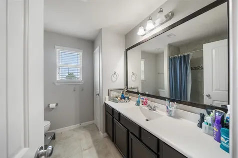 4002 Longwood Drive Mont Belvieu TX 77523
