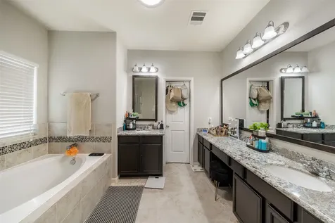 4002 Longwood Drive Mont Belvieu TX 77523