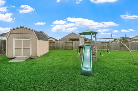4002 Longwood Drive Mont Belvieu TX 77523
