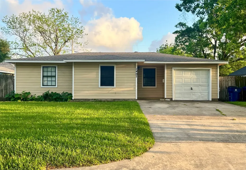 1407 14th Avenue N Texas City TX 77590