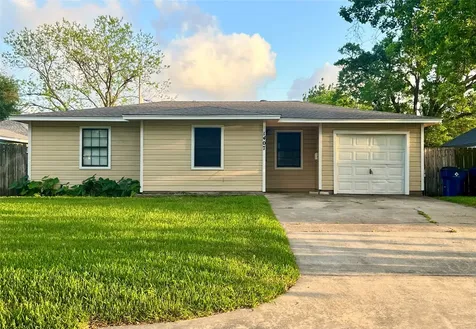 1407 14th Avenue N Texas City TX 77590
