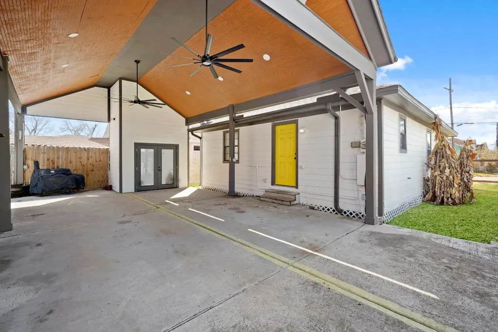 5201 Pease Street Houston TX 77023