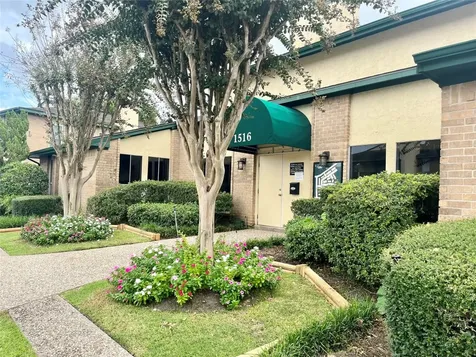 1516 Bay Area Boulevard A8 Houston TX 77058