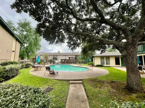 1516 Bay Area Boulevard A8 Houston TX 77058