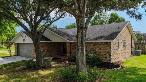 51 Sweetgum Court Lake Jackson TX 77566
