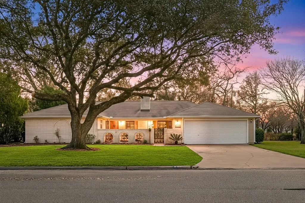 1719 Alta Vista Drive Alvin TX 77511